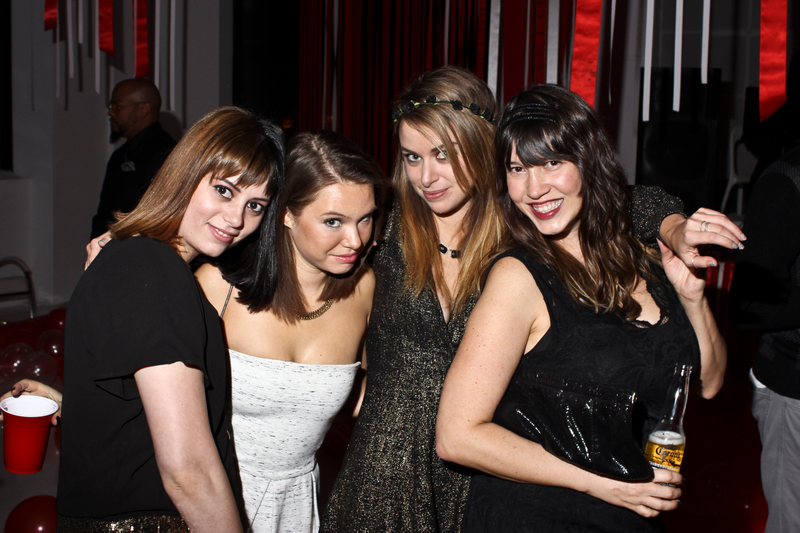 Illustration for article titled GAWKER MEDIA : A HOLIDAY PARTY